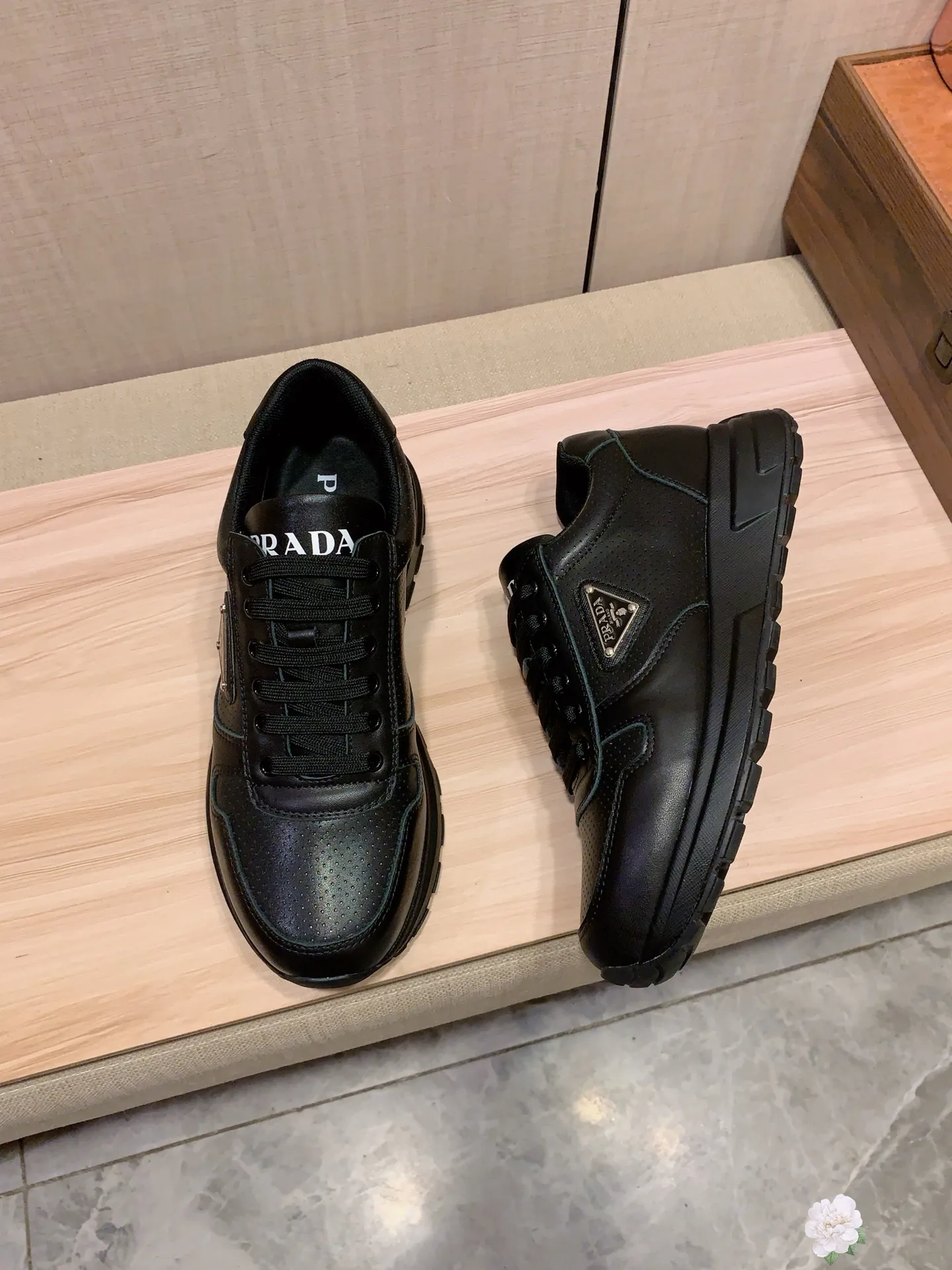 Men's Men's Shoes💰420💰💰🎩🎩[Lightning][Lightning] "PRADA*" The latest and most popular casual shoes, top brand [seduce] luxury~purchase, top~quality. [Strong] The upper is made of imported breathable cowhide with material ➕ breathable sheepskin feet (•) and fine workmanship. The original stylish and stylish soft rubber wear-resistant and non-slip outsole is light and comfortable on the feet. The real thing looks better when photographed. 085: code: 38-44, 3️⃣ colors selected